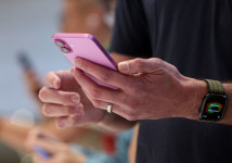 스마트폰이 ‘뇌썩음’ 유발? 노인이 쓰면 되레 인지저하 예방