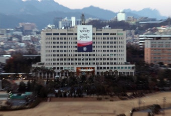 경찰, 대통령실-공관촌 압수수색…‘비화폰 서버’ 찾는다