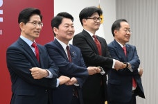 “토론 후 원샷 경선”…韓대행 단일화 내세운 국민의힘 후보들