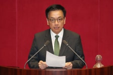 탄핵안 표결중 최상목 사퇴…이주호 권한대행 체제로