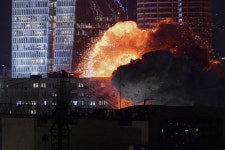 이란, 이스라엘에 피격 당일 보복…“미사일 수백발 발사”