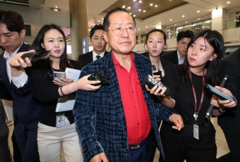 귀국한 홍준표 “정치 보복 없길…국힘은 나와 상관 없는 당”