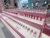 화장품 매장 아닌 놀이터… 성수동 어뮤즈 ‘핑크 하우스’ 가보니