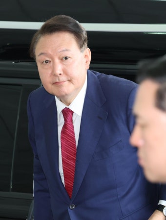 내란 특검, 티타임 없이 尹 2차 출석 조사 시작…외환-체포방해 등 추궁
