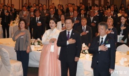 이재명 대통령, 일본 순방 첫 일정은 재일동포 간담회[청계천 옆 사진관]