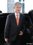 與 “조희대 탄핵, 공식 논의 안돼…특검수사도 당론 추진단계 아냐”