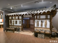 “이제는 깨진 유리조각에서도 아름다움을 봐, 상처는 내 일부야”[전승훈 기자의 아트로드]