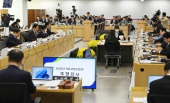 백현동 놓고 野 “김현지 관여의혹” 與 “성남에 물어라”