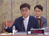 문체부 장관 “종묘 앞 고층건물, 법 고쳐서라도 막겠다”