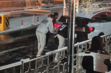 중학생들이 폭설 고립된 차 밀어… “당동중 3학년들, 따뜻한 마음”