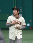 이정후, 휘문고 후배들 일일 코치…“모든 경기가 즐거웠던 소년이었다”