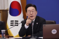 李 “농지 사놓고 방치하면 강제매각 명령하는 게 원칙”