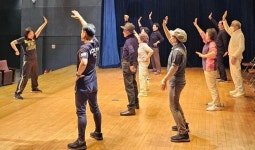 마술쇼-트로트 공연-셔플댄스… 어르신들, 관객서 주인공 변신