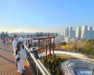 “인천 도심 바라보며 산책해요”