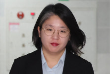 용혜인 ‘비례의원직 유지’ 질문에 묵묵부답