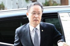 이형일, 과천 아파트 비거주 논란에 “재건축으로 멸실 중”