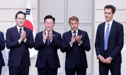 李, 연임 개헌-공소 취소 논란 이어지자 직접 ‘임기 제한’ 언급
