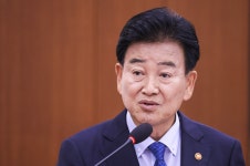 정동영, 유럽 출장 중 조기귀국… ‘북 지뢰’ 대응 긴급 간부회의