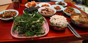 민박집서 정성 담긴 음식 알싸한 ‘바디나물’ 제철