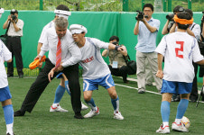 히딩크, 시각장애인축구장 준공식 참석