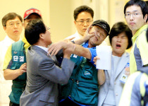 “파업 그만하라” 노조에 항의