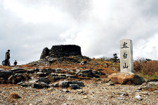 순박하고 푸근한 靈山에 안기다