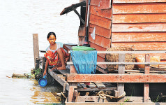 <박상문의 Photo & Essay>가난한 그들에게 호수는 삶이요 생명