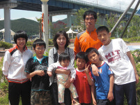 <아이사랑-다둥이네>“日 보다 양육비 많이 들어 힘들지만 서로 도와가며 자라는 모습에 흐뭇”