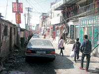 < Global Focus >번지없는 집에 공동화장실… 대졸 백수들의 ‘밀려난 삶’