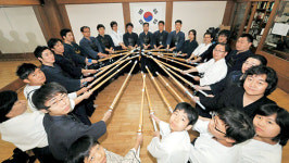 몸… 마음… 힘… 의지… 모두 모아 合 ! 合 ! 合 !