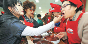 <1사1촌, 녹색희망을 연다>웰빙 태양초로 ‘고추장 체험’…도시인들 “아∼이맛이야”