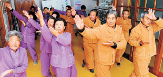 양지마을은… 기공체조 교실·짐볼교육 등 ‘장수마을 사업’ 활발