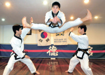 <생활스포츠>고구려의 魂 그대로…‘사람 살리는 무예’ 수박도(手搏道)