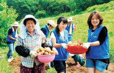 <1사1촌이 농촌活力 이끈다>‘친환경’ 첨단 일꾼들, 산골마을에 빛을 던져주다