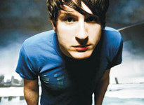 불면증 청년이 만든 음악, 지하실 박차고 한국으로