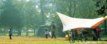 가을 숲 빨아들인 호수… ‘느림’을 저어가다