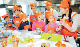 “요리 처음 해보고 영어도 배워요”