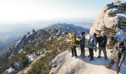 <수도권 명산 30選>아찔한 암릉길, 맘 졸이며 오르니 세상이 발아래…
