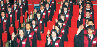 ‘女超’ 신임검사 임관식