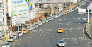 불황의 택시… 서울역 장사진