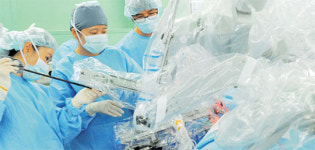 <메디컬 프런티어>“갑상선암 로봇수술, 흉터·통증 부작용적어 절개보다 인기”