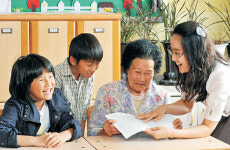 79세 할머니·10세 손녀·31세 선생님 ‘같은반’?
