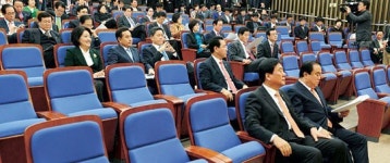 썰렁한 민주 의총