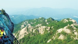 <엄홍길 대장과 오르는 山>‘세번 오르면 극락’ 문장대 서니 속세가 저 멀리…