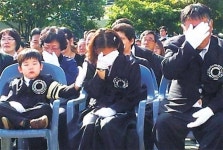 “엄마, 울지마”