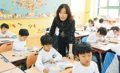 <좋은 선생님>매일 방과후 무료 수업 ‘열정’… 부진아를 우등생으로