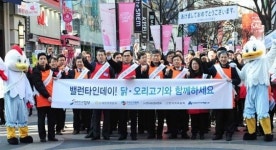정부 대변인들 “닭·오리고기 많이 드세요” 거리 홍보