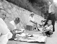 <그때 그 시절>서울 변두리 골목 古書 좌판… 사진 촬영 신기한 듯