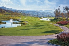 <소동기의 골프장 紀行>넓고 긴 페어웨이 남성미 물씬… 장타 뽐내기 딱 !