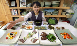 <1사1촌이 행복시대 이끈다>점심 예약제로 작년 손님 1만명 찾아